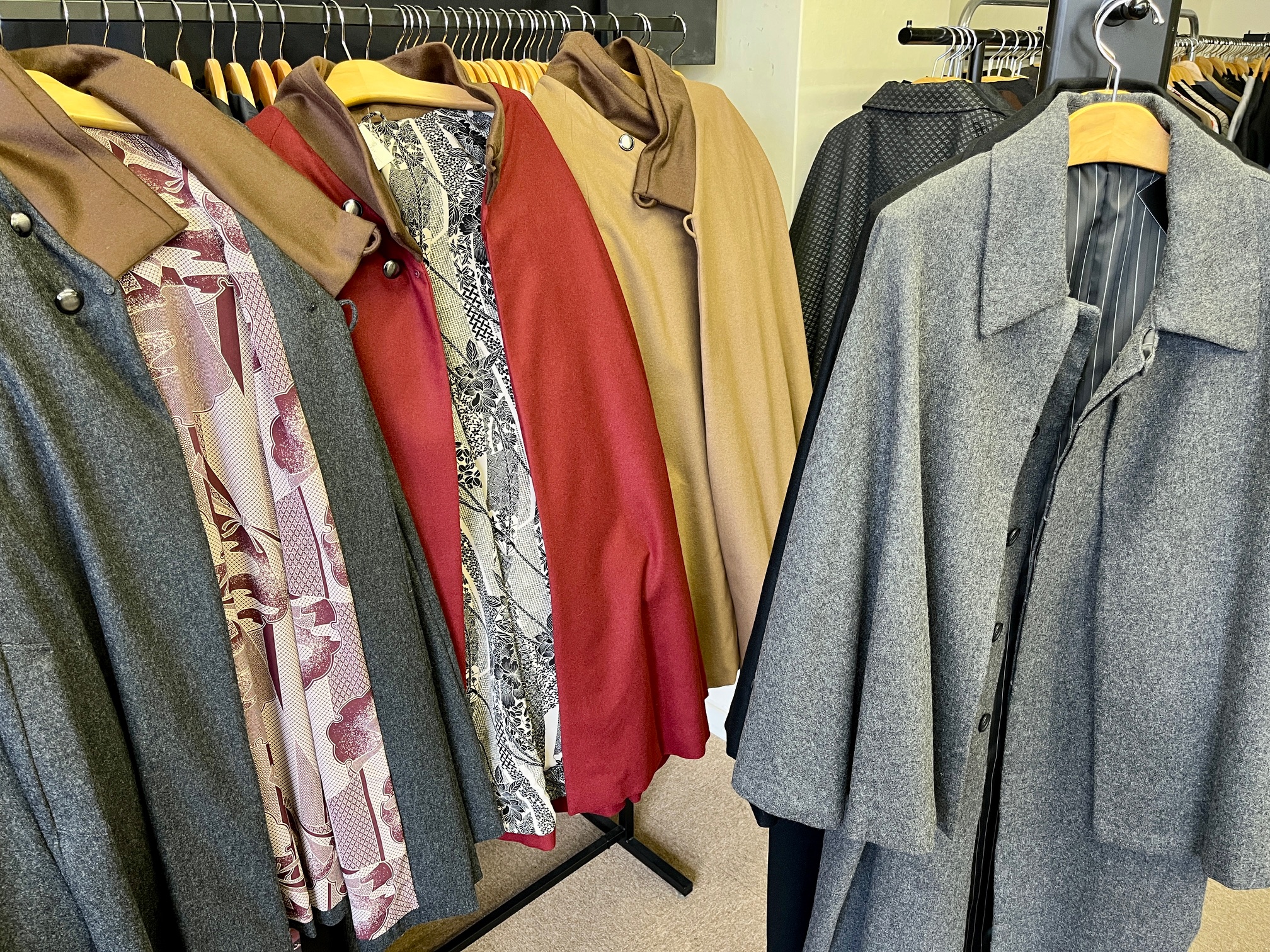 角袖・インバネス・マントなど男性着物用コート揃いました